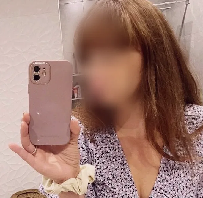 Amira, 34