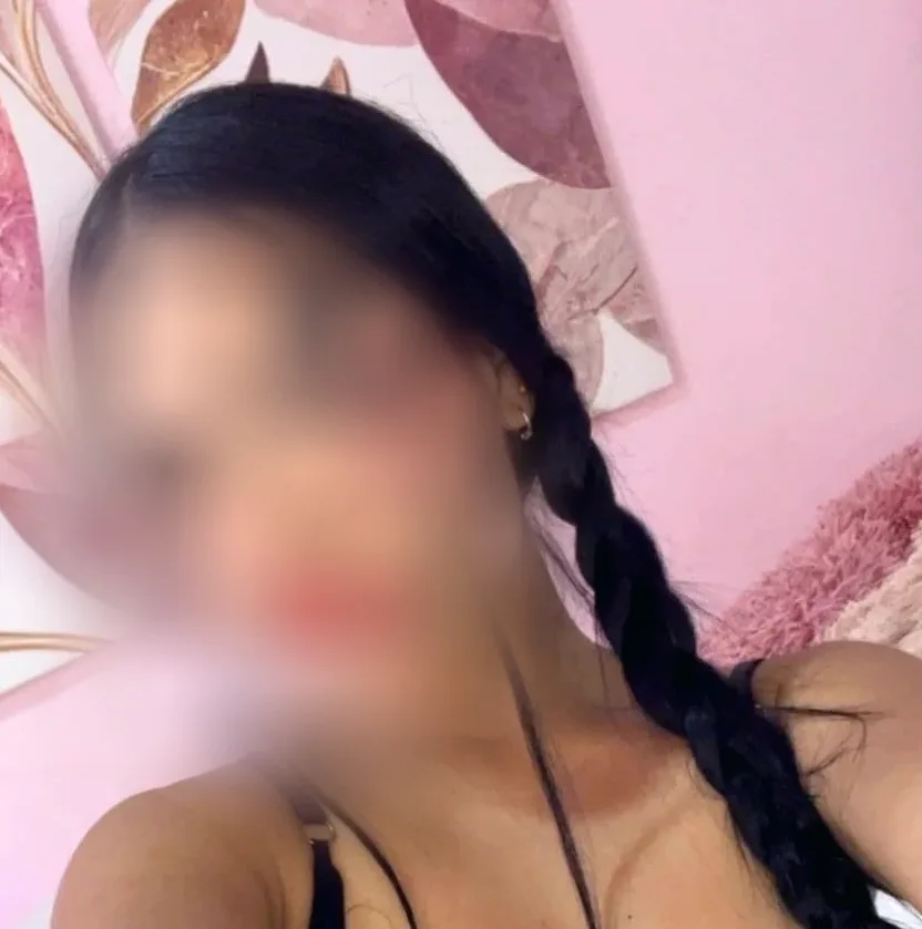Danielle, 23
