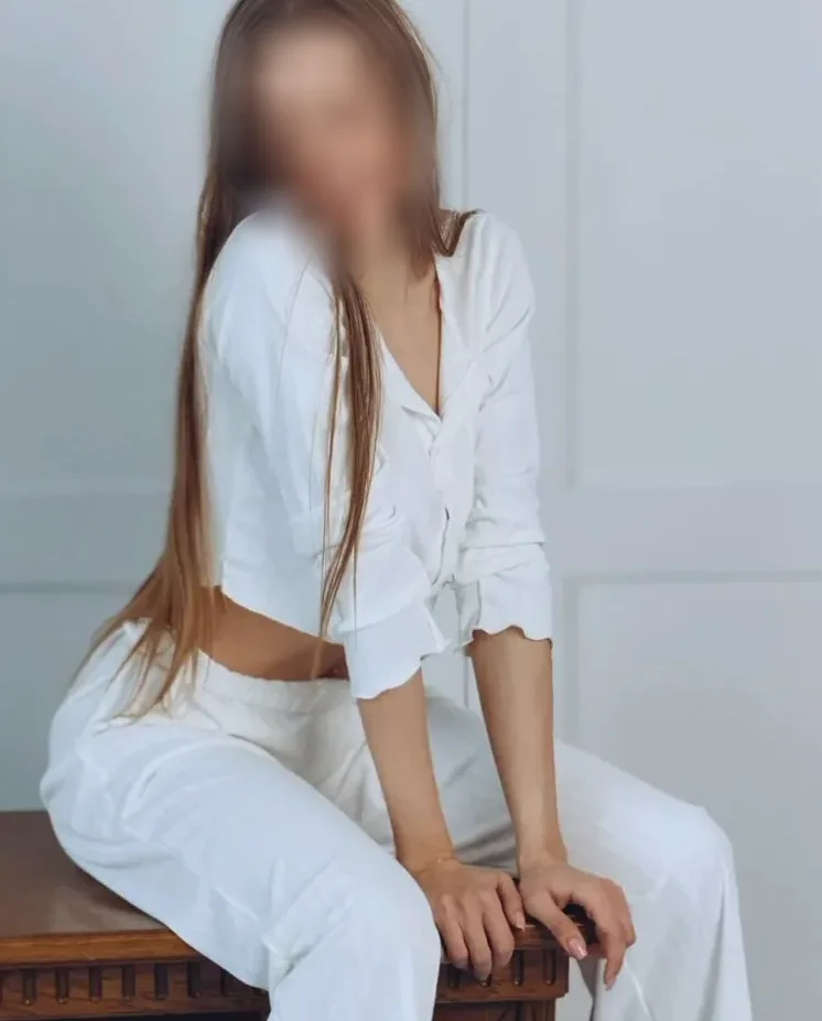 Emma, 26