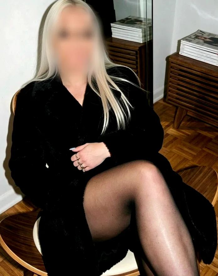 Isobel, 34