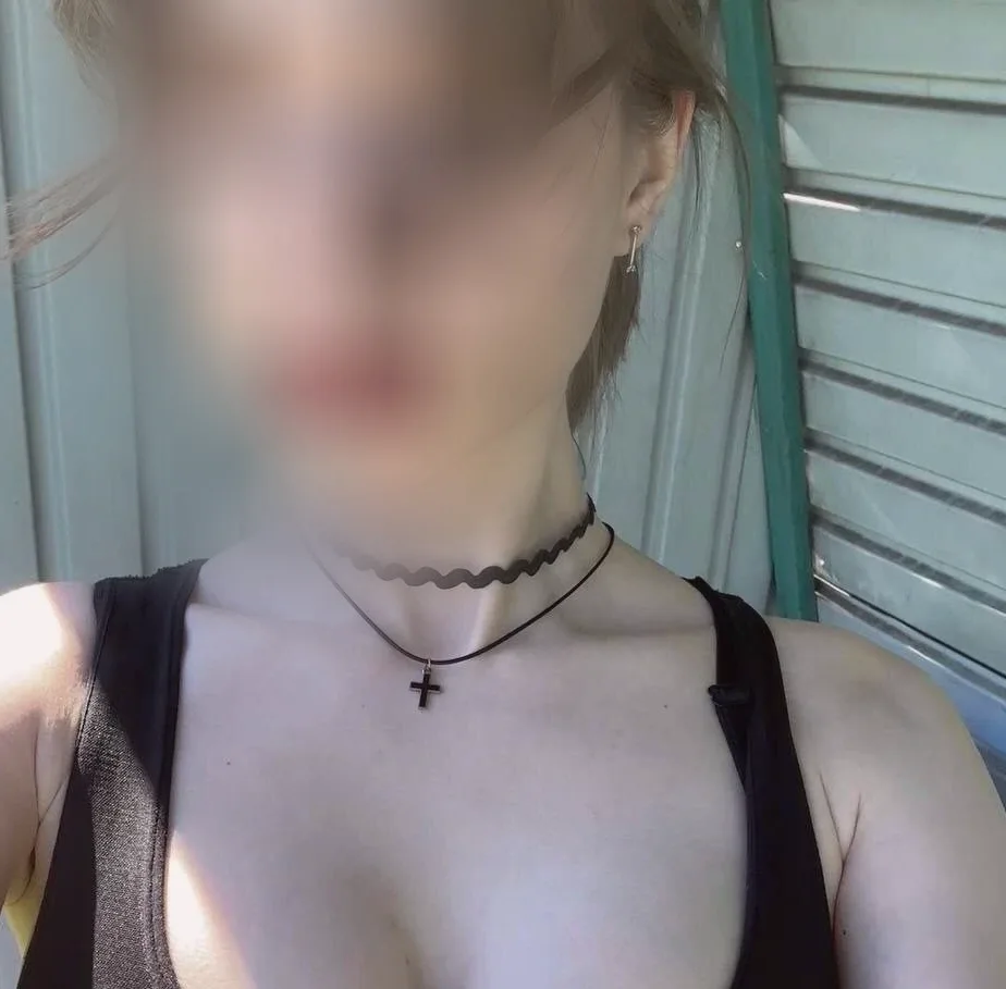 Lauren, 21