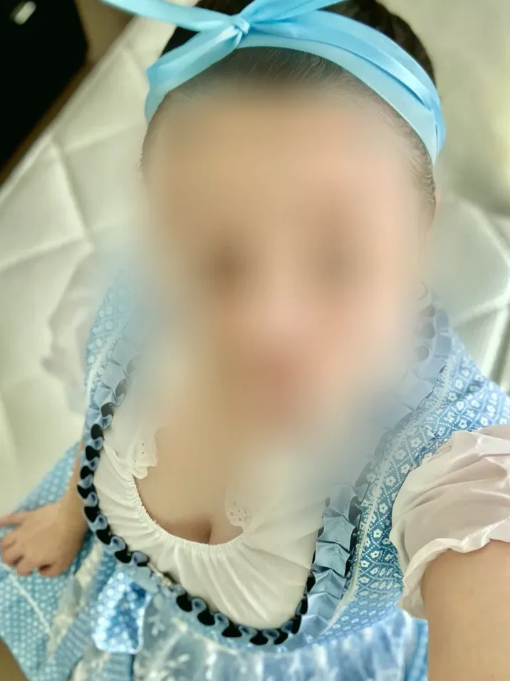 Nadia, 33
