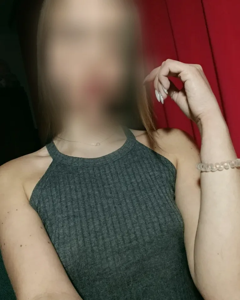 Nour, 28
