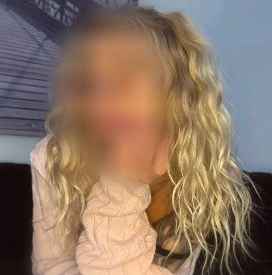 Rhian, 23