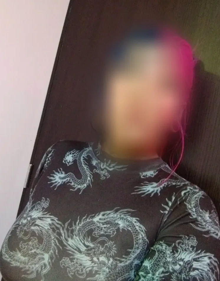 Roisin, 32
